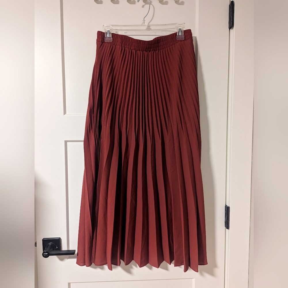 Max Studio Pleated Midi Skirt Size M in Red